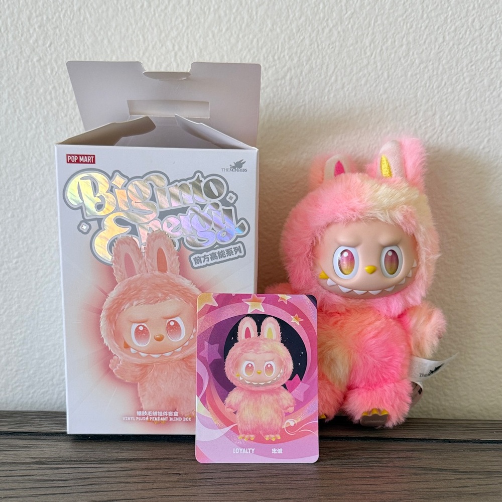 💖 Pop Mart 💖 Big Into Energy Loyalty with Box and Card 💖